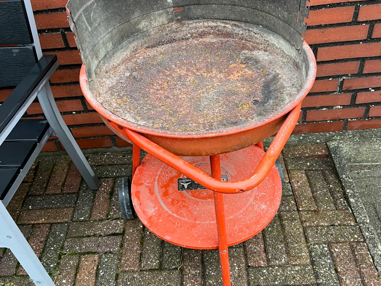Billede 1 - Stor kulgrill med rist