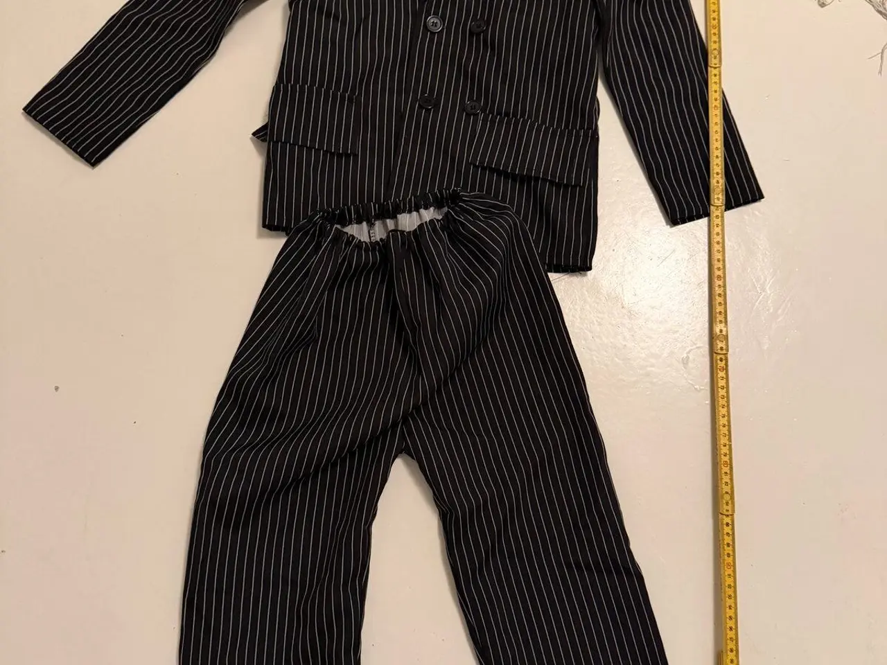 Billede 4 - Gangster-kostume til børn 4–6 år – nålestribet