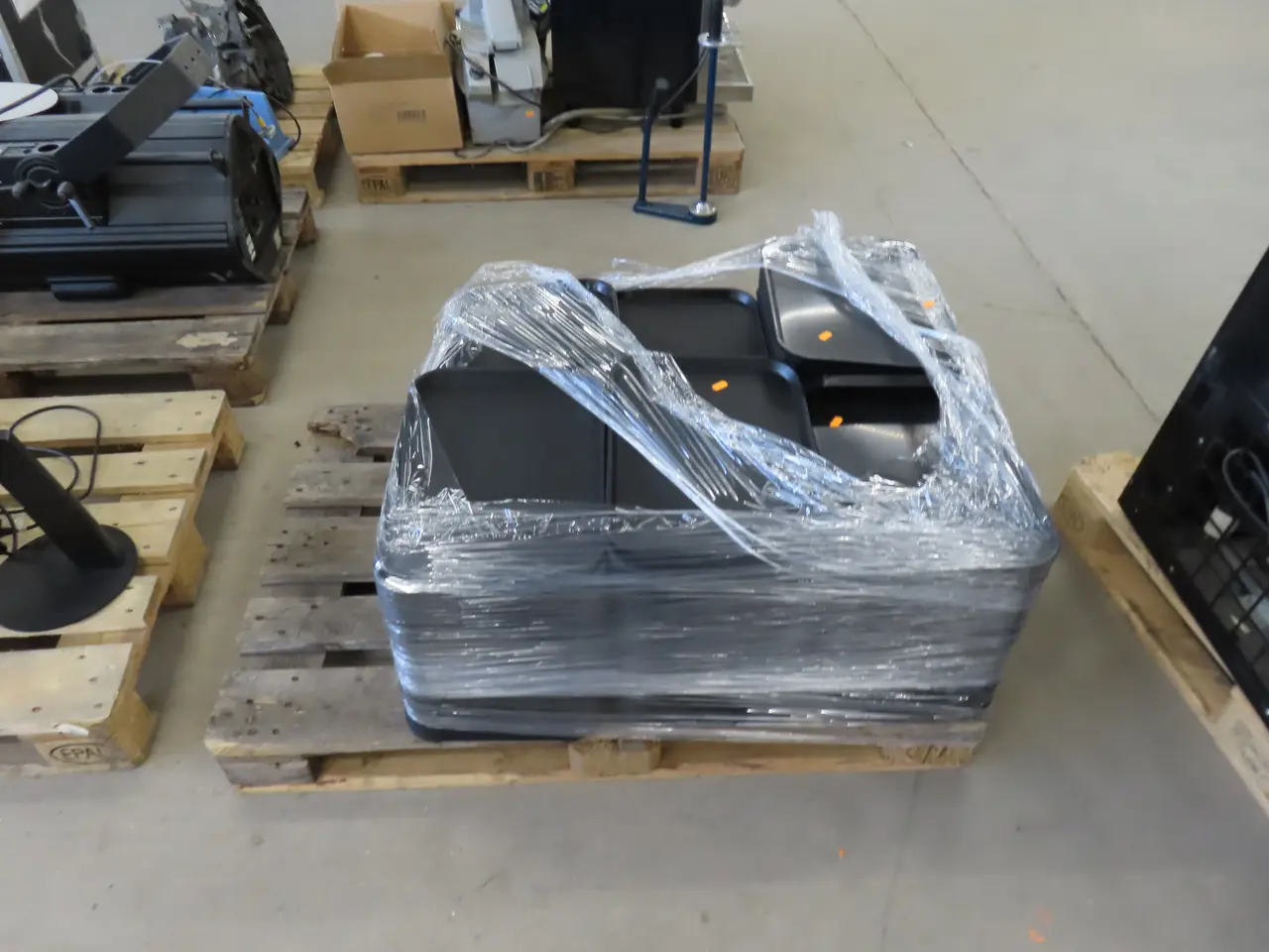 Billede 1 - Palle med plastserveringsbakker