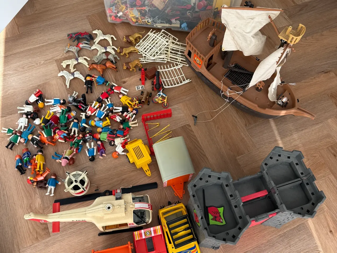 Billede 1 - Kæmpe Playmobil samling