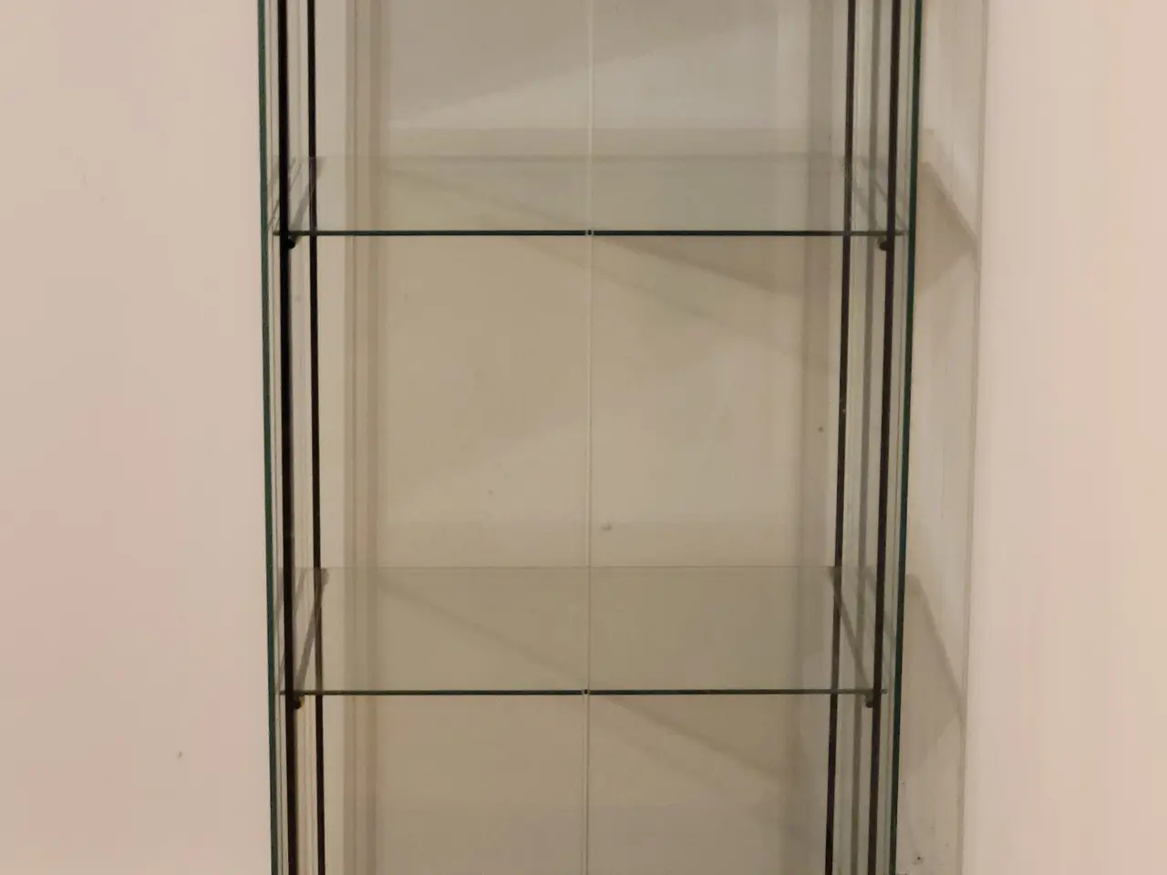 Billede 1 - Vitrineskab med glas