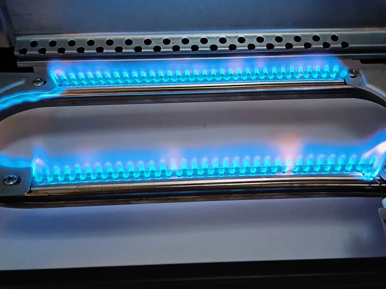 Billede 2 - NY! 2200W Gasgrill + 12 Dåser med GAS