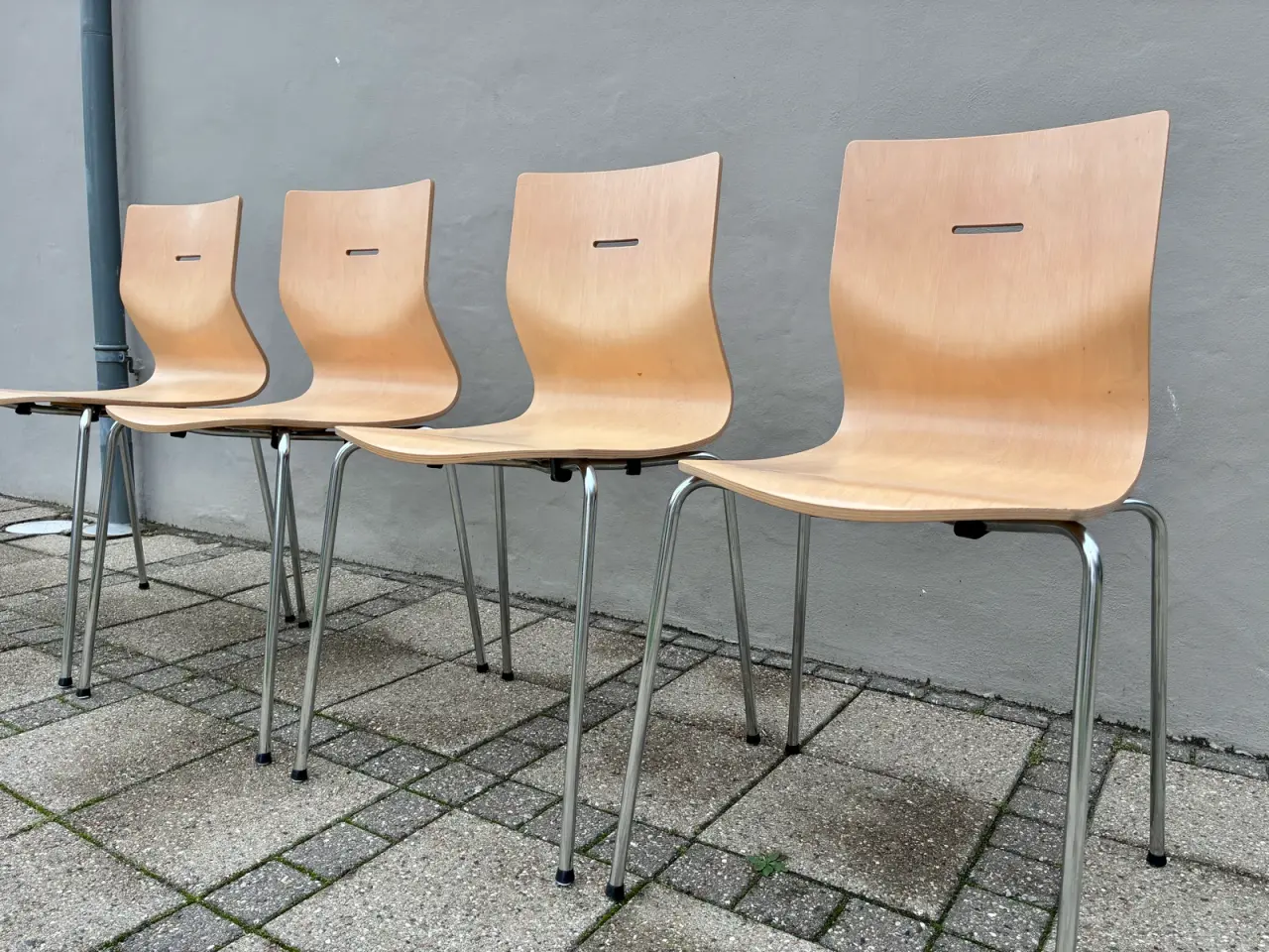 Billede 1 - 4 flotte stabelstole i lyst bøgetræ og krom