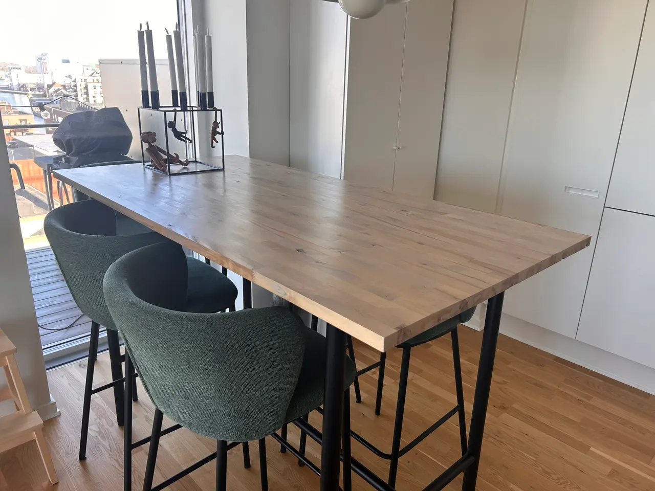 Billede 6 - Spisebord -bar med barstole 