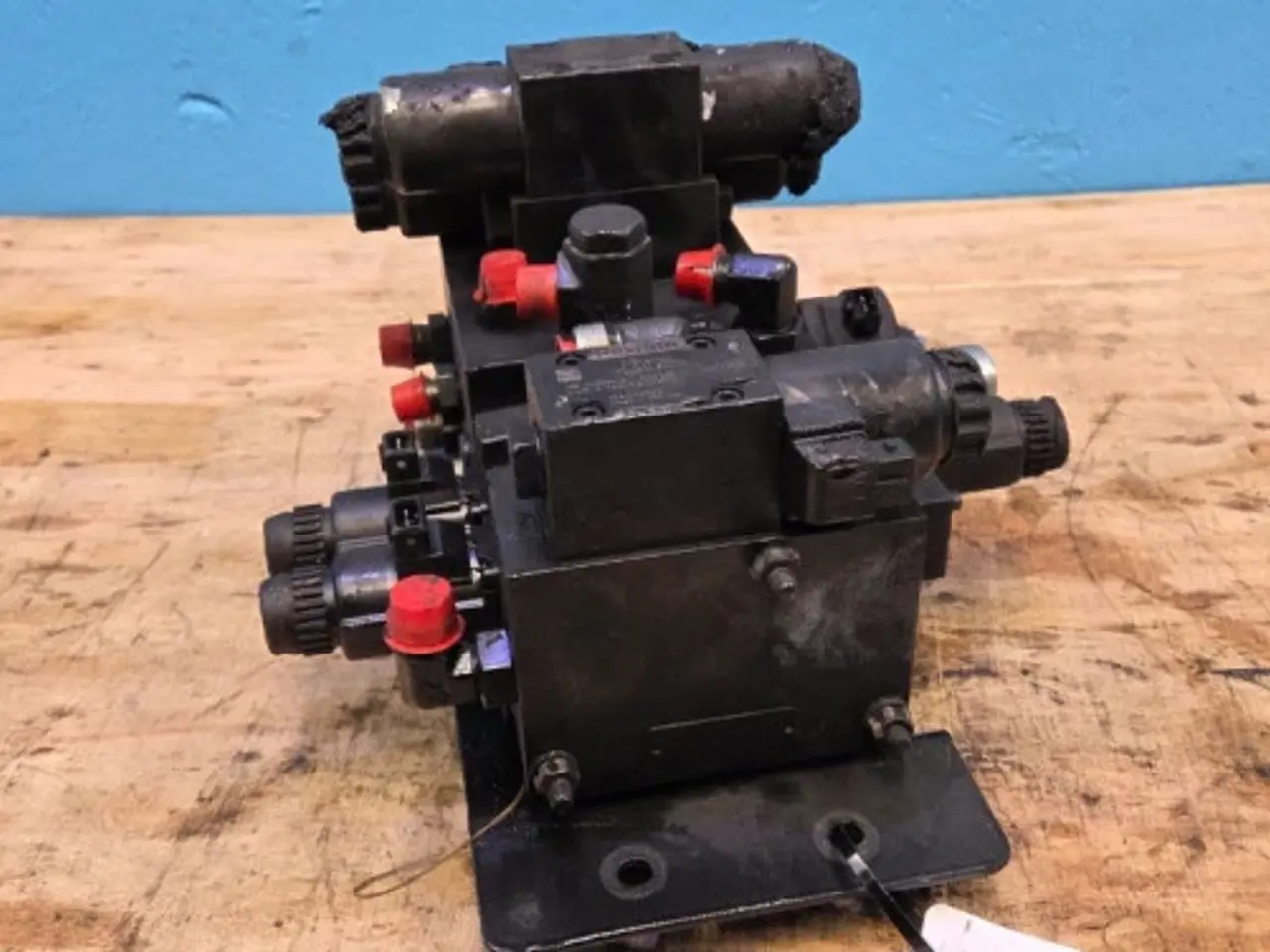 Billede 19 - New Holland CR9.90 Hydraulikventil 84457511