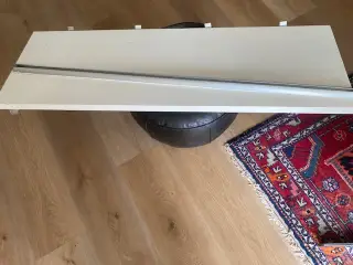 Garderobestang med overhylde