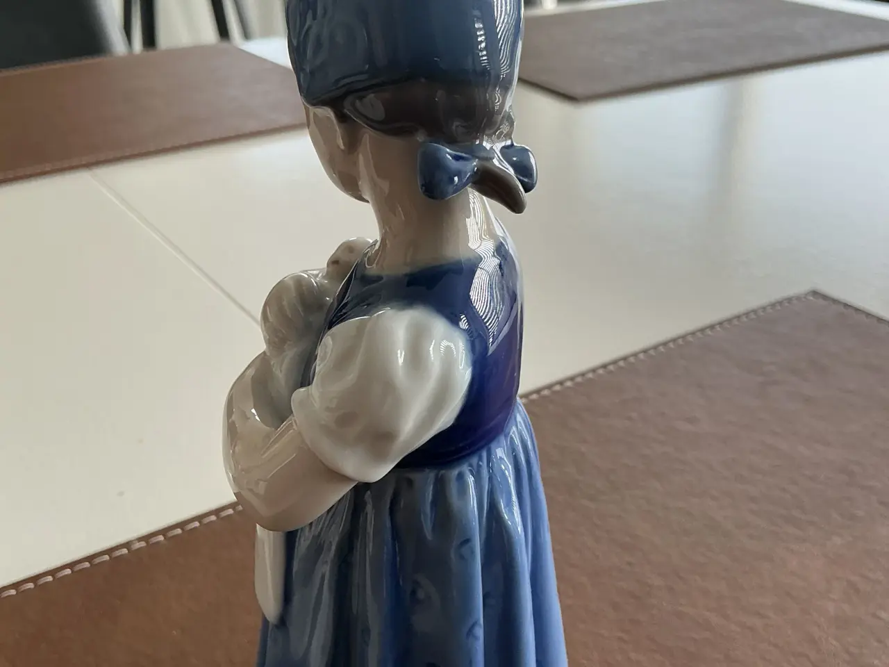 Billede 4 - Mary med dukke