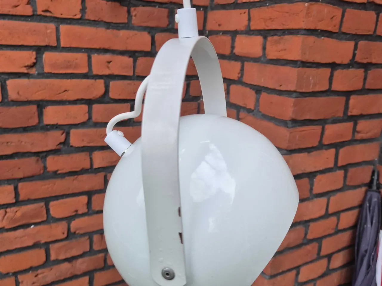 Billede 13 - Hvid kuglelampe med smart vippefunktion