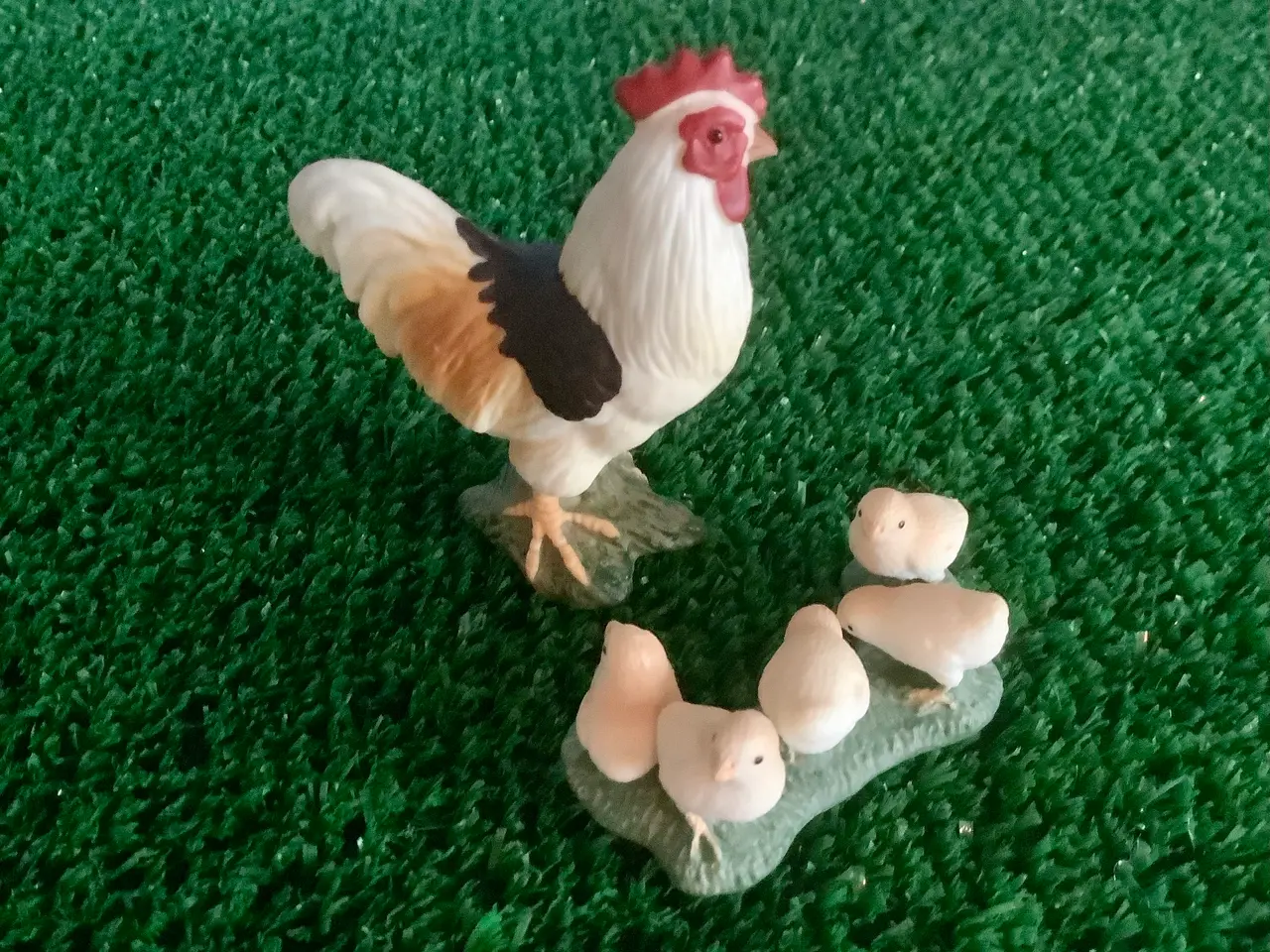 Billede 1 - Schleich høne med kyllinger.