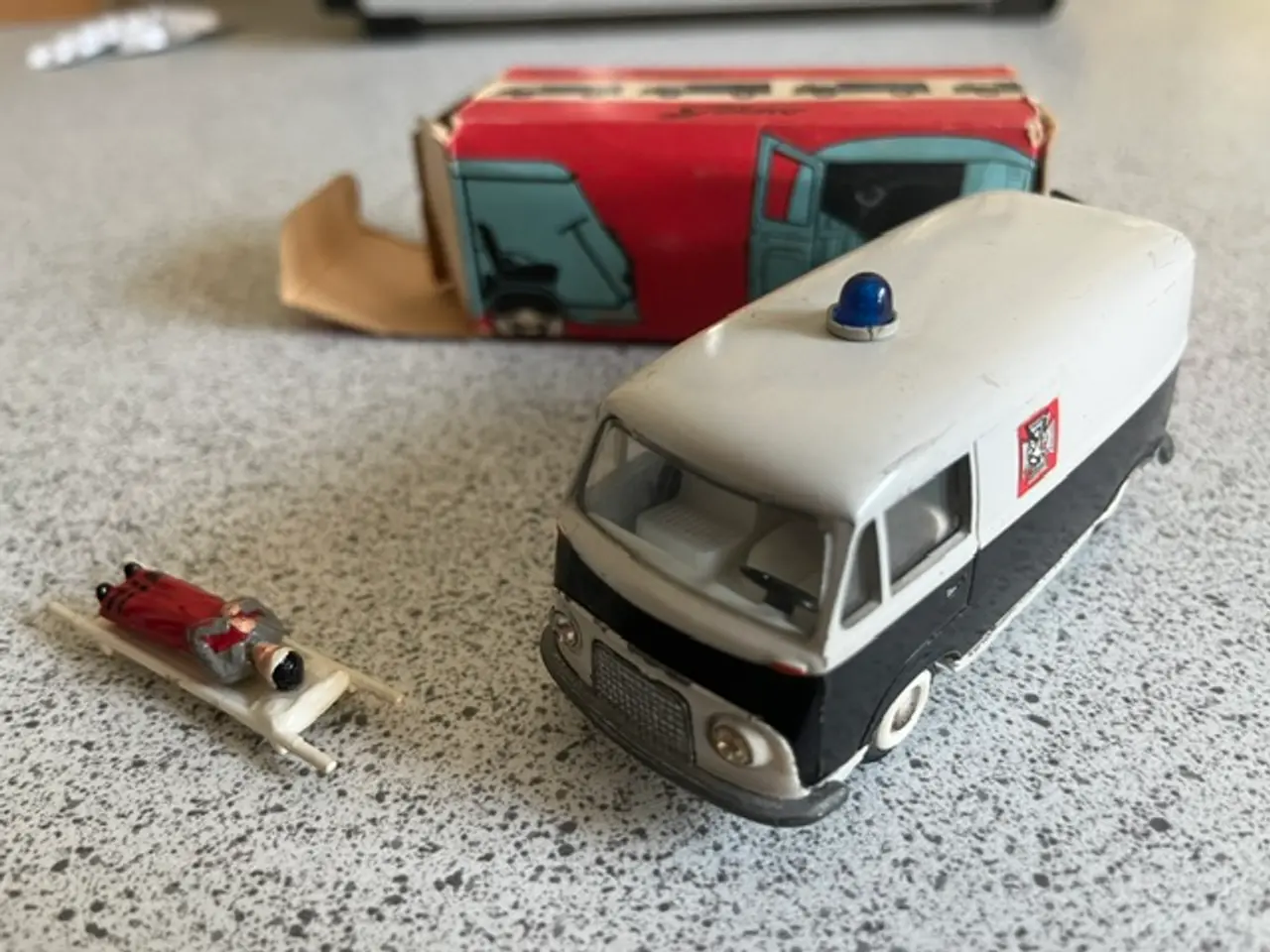 Billede 2 - Tekno Taunus Transit Falckbil