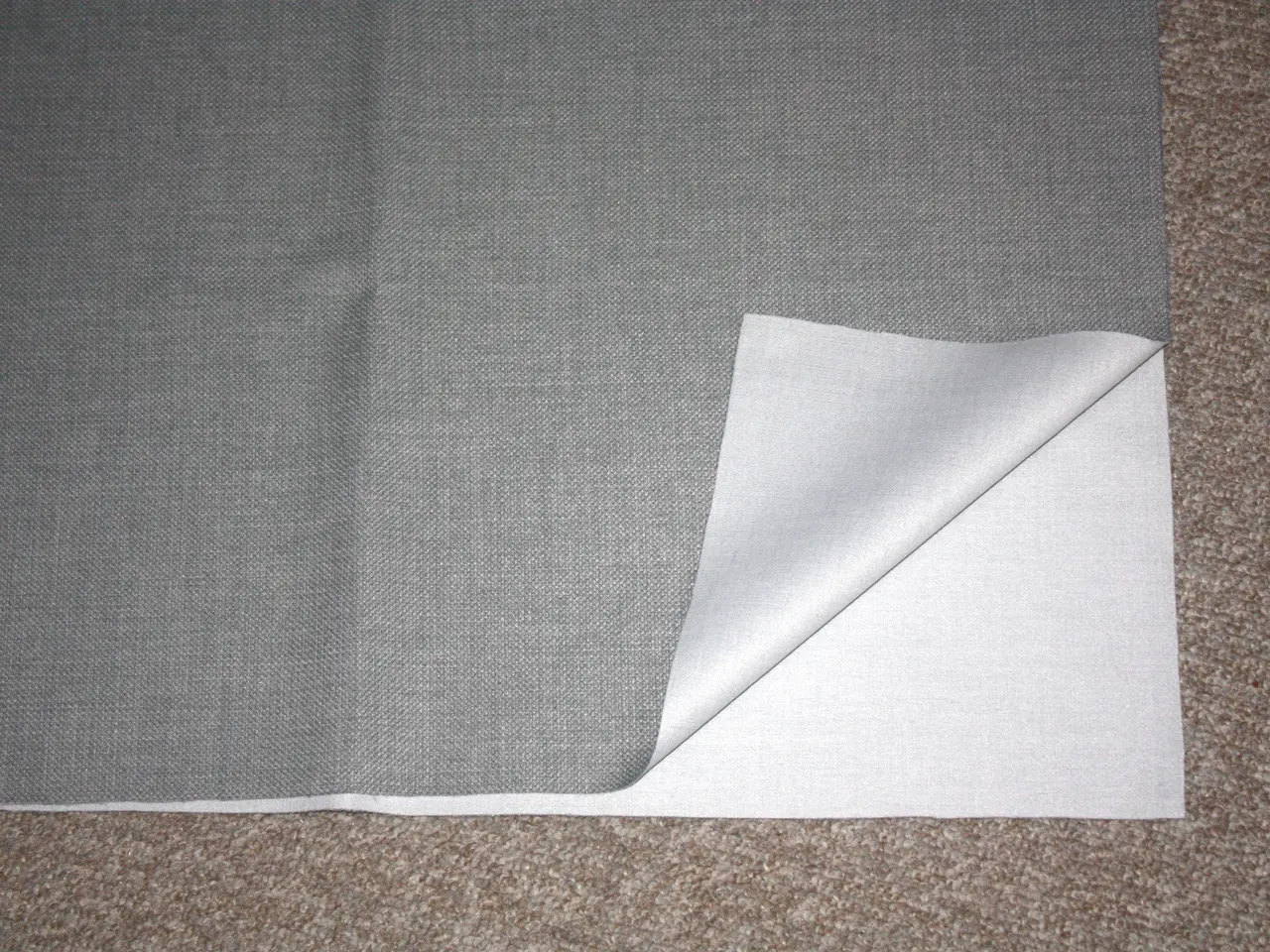 Billede 3 - Grå stof til møbler 140 cm x 95 cm