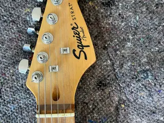 Squier Strat elektrisk guitar sort