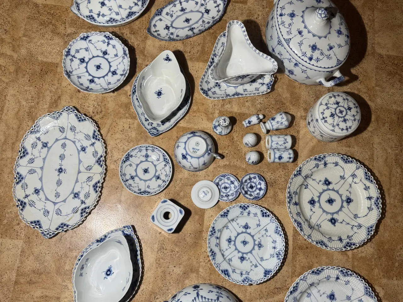 Billede 1 - Musemalet porcelæn sælges