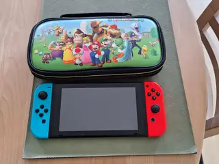 Nintendo switch med tilbehør sælges