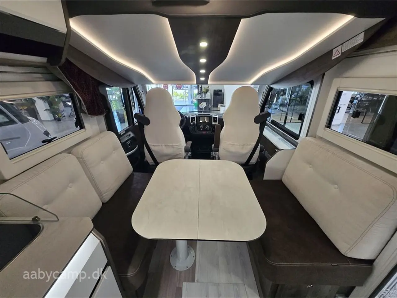 Billede 8 - 2021 - Benimar Amphitryon 967 NK Pakke. Automatgear. Solcelle. Markise. 2x 95Ah batteri. 2000w Inverter. A/C i bo-del. Maxxfan. Kun 30,000 Km!!!