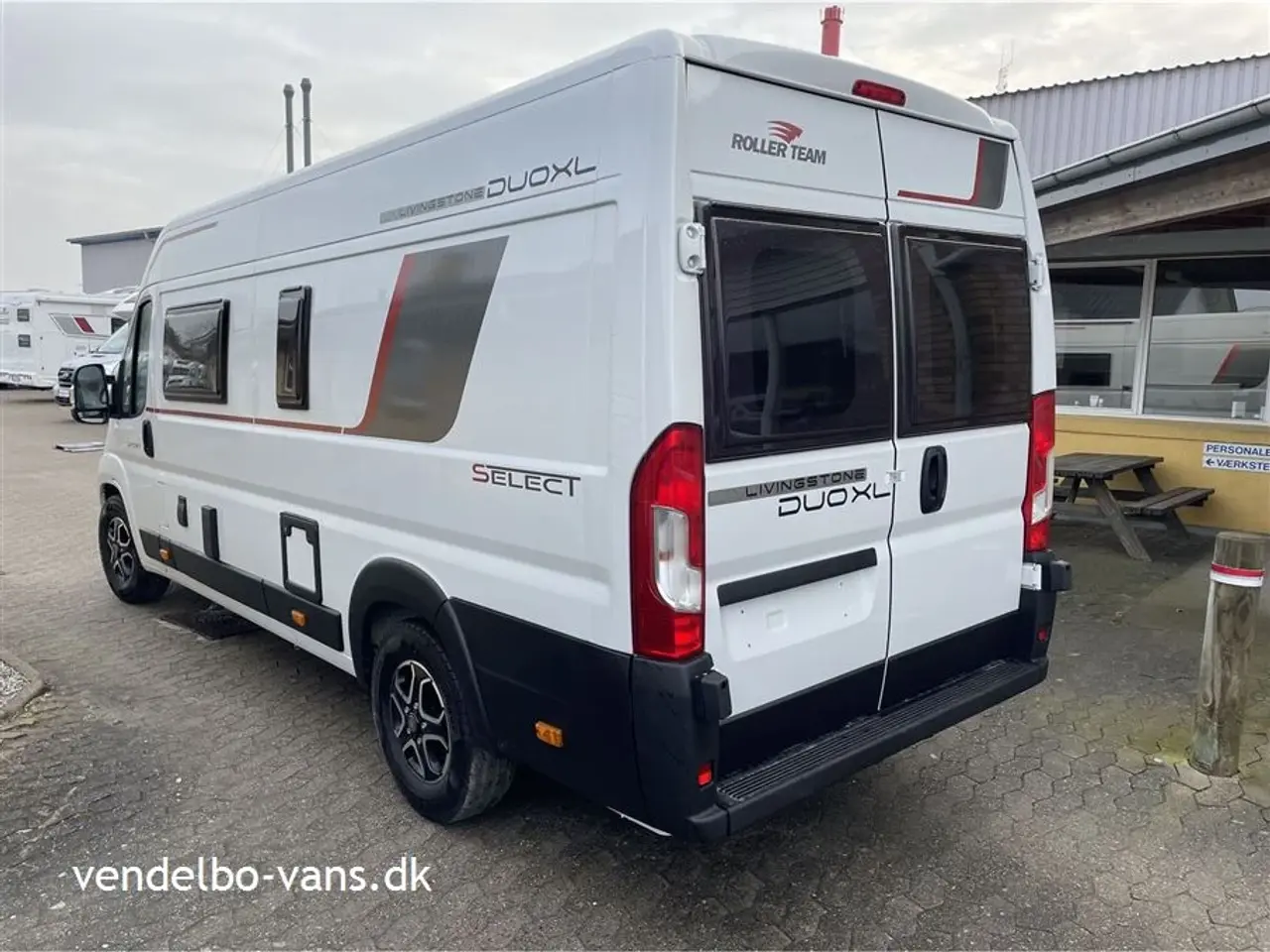 Billede 2 - 2026 - Rollerteam Livingstone DUO Sport XL CamperVan med stor dobbeltseng der kan hæves elektrisk, så der bliver plads til MC, cykler ect.