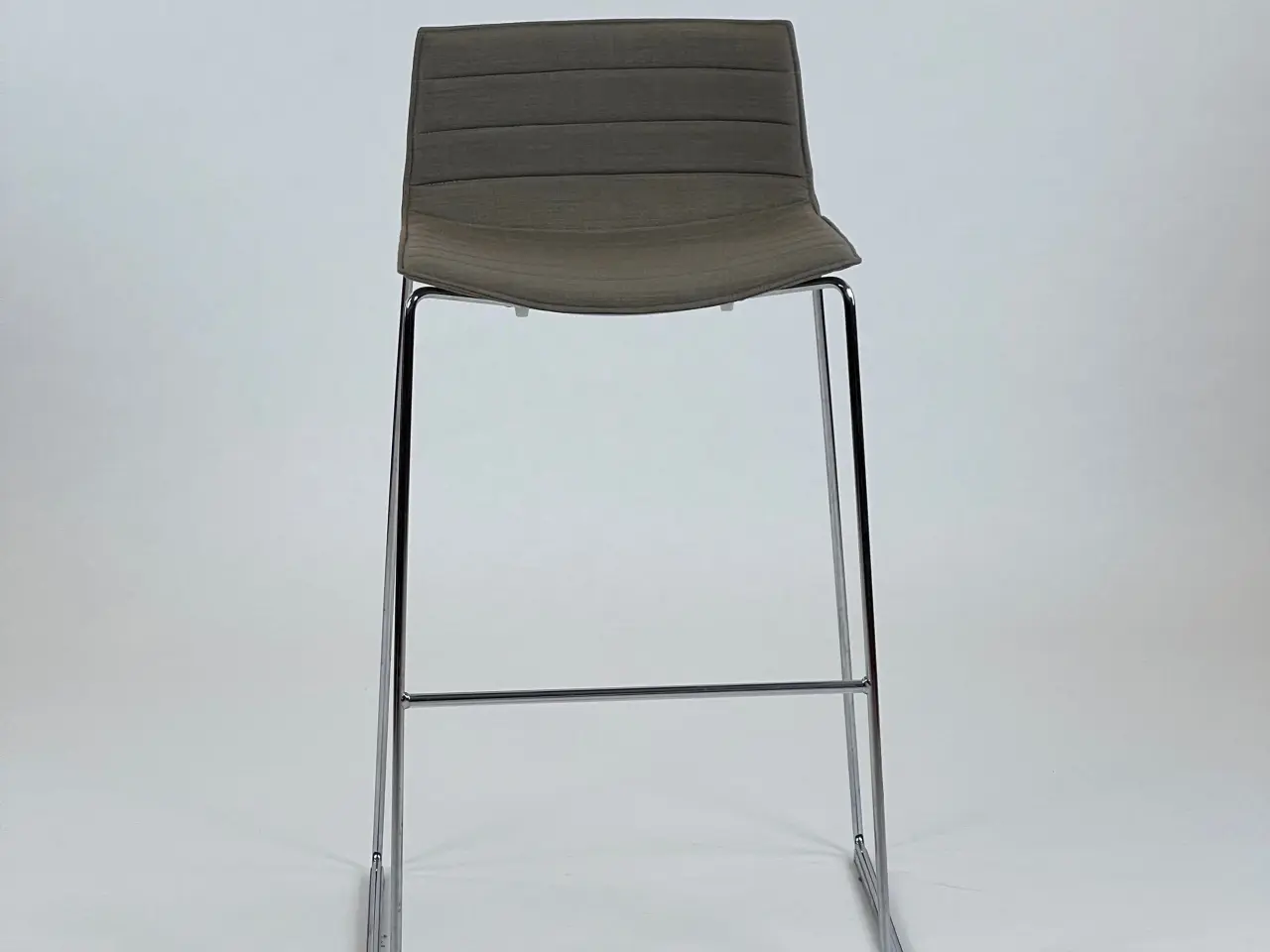 Billede 3 - Arper Catifa 46 Barstol – Grå med Krom Stel SH 80 cm