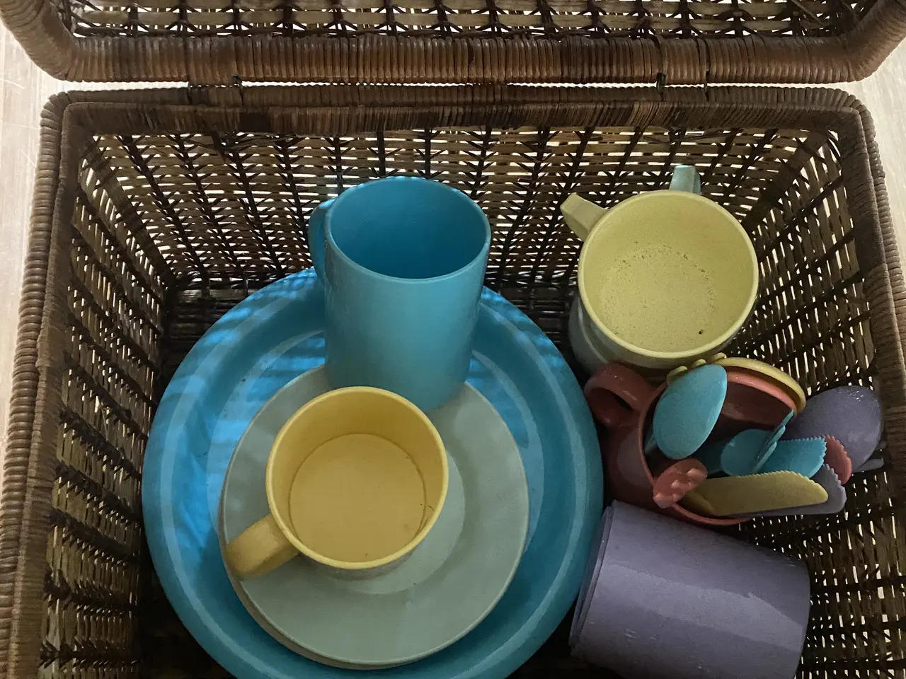 Billede 2 - Picnic kurv med service til 4 personer 
