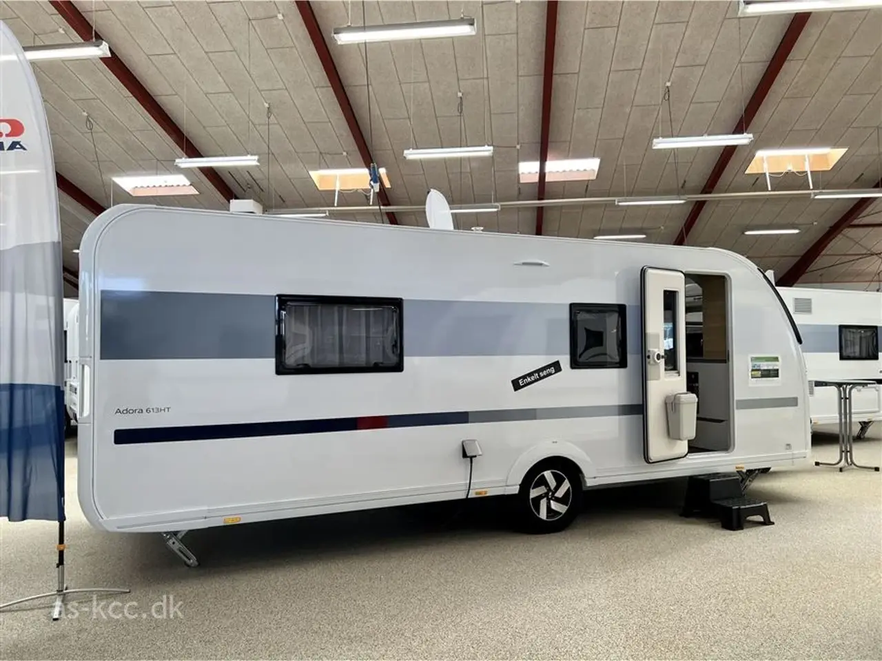 Billede 2 - 2023 - Adria Adora 613 HT Adria Adora 613 HT (årg. 2023) 4 sovepladser 6 siddepladser. Batteriboks og lader nu standard