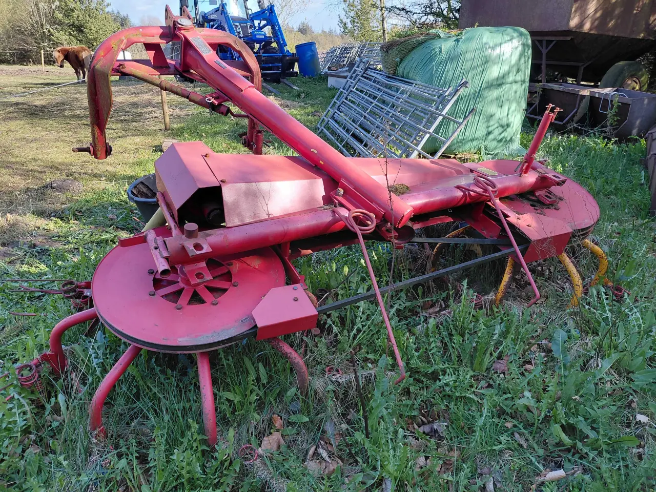 Billede 1 - Traktor redskaber og kornvogne