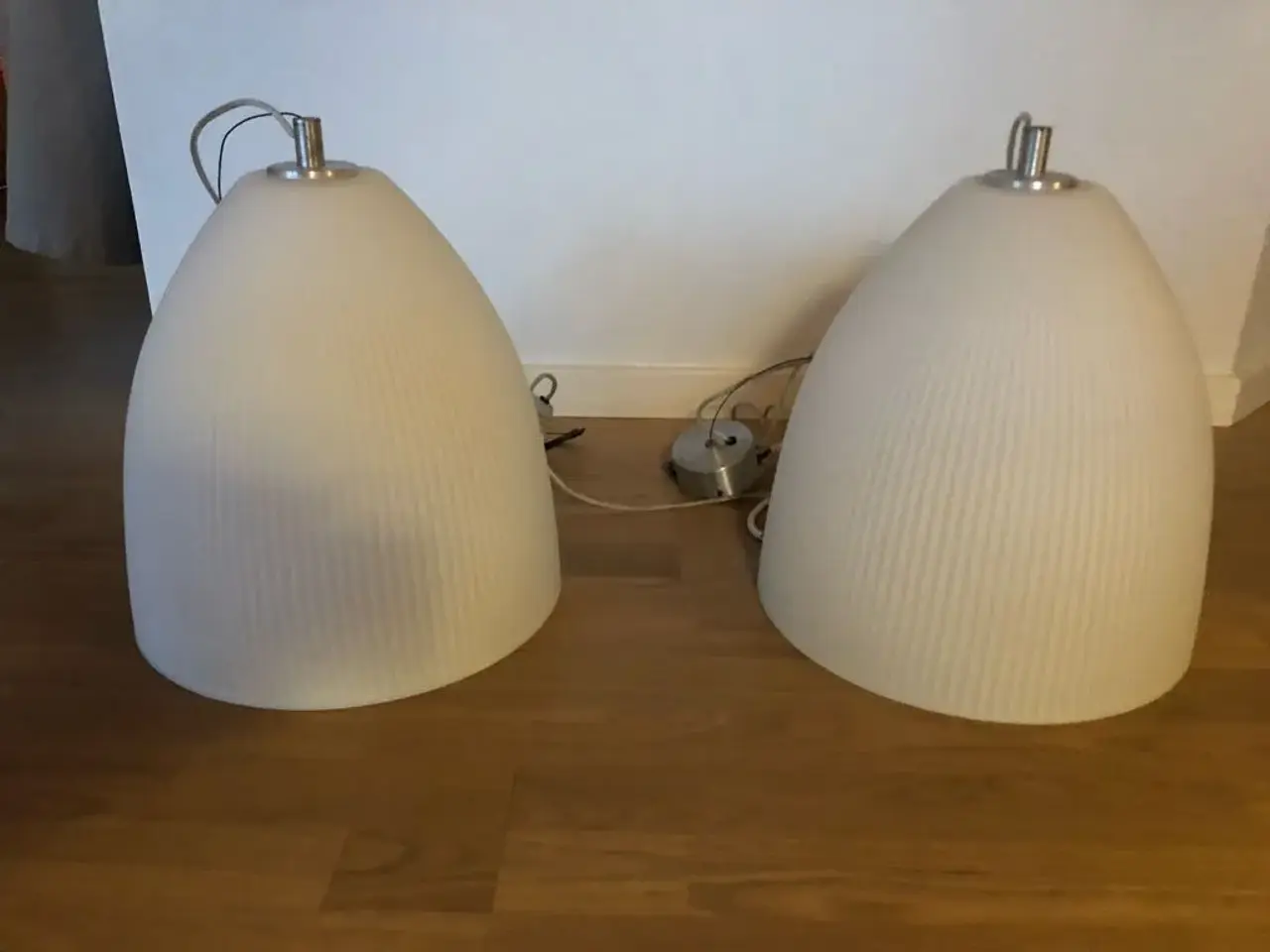 Billede 1 - NEDSAT Frandsen lamper hvid opal riflet