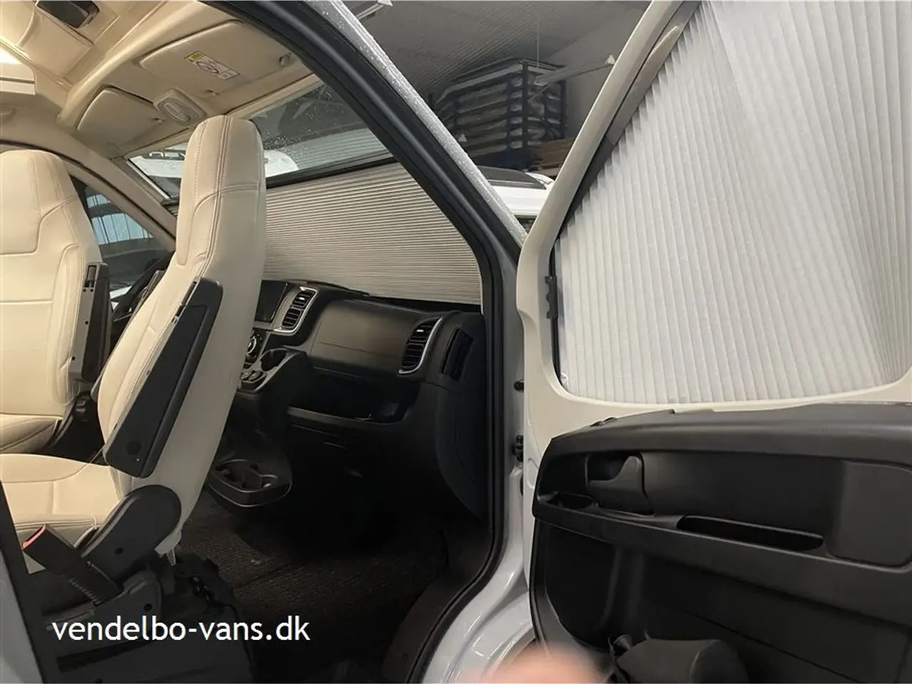 Billede 19 - 2022 - McLouis Menfys Van 04 Prestige Matic Det er CamperVan topudgaven med masser af udstyr - Prestige Matic