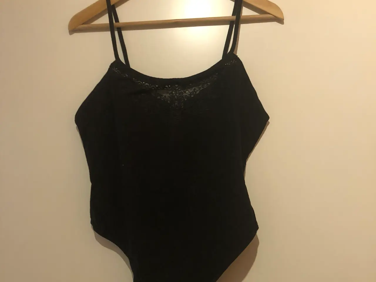 Billede 1 - Bodystocking fra Together i sort med flot blonde