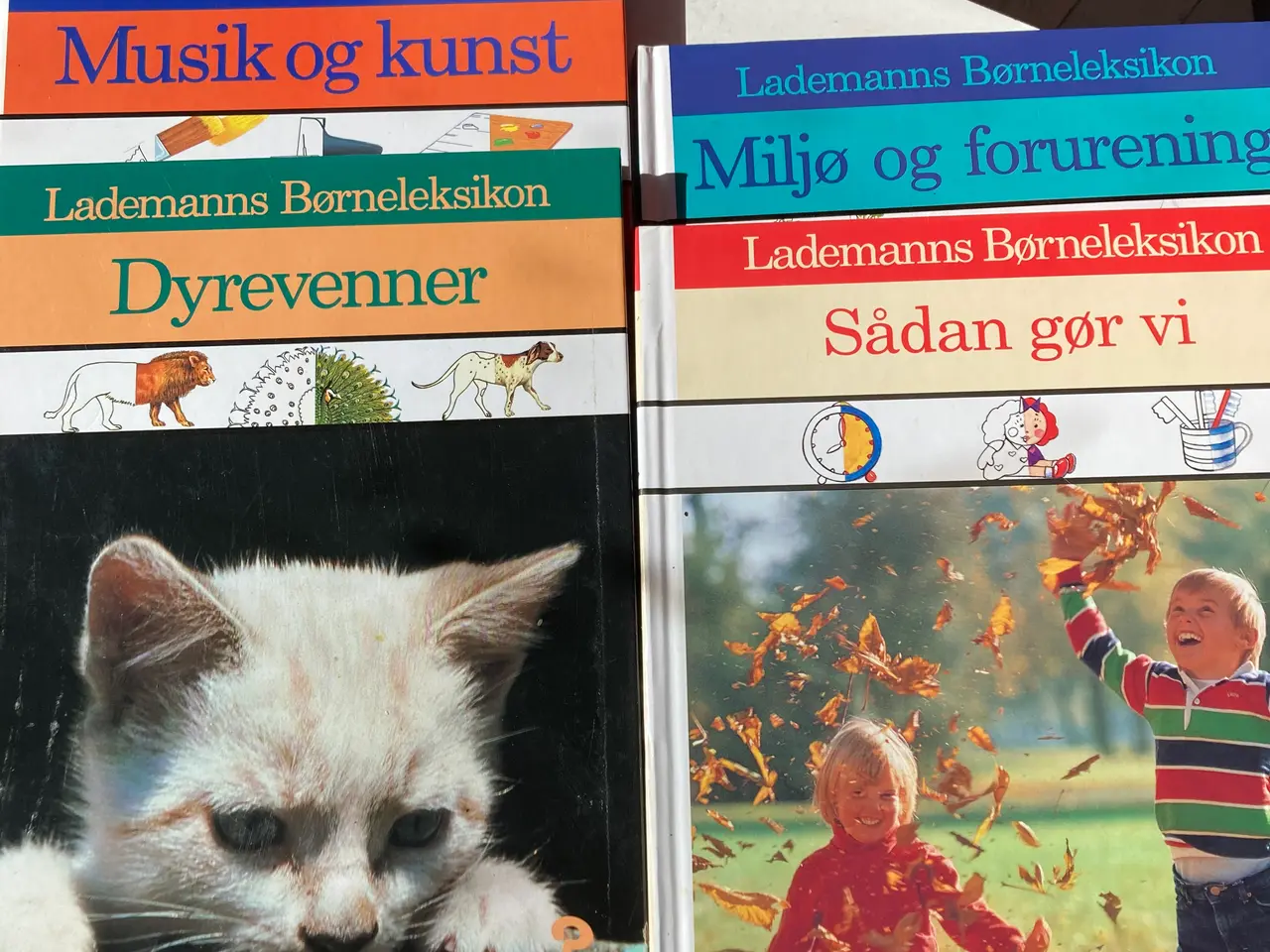 Billede 1 - Lademanns børneleksikon, 4 bind, stk. pris.