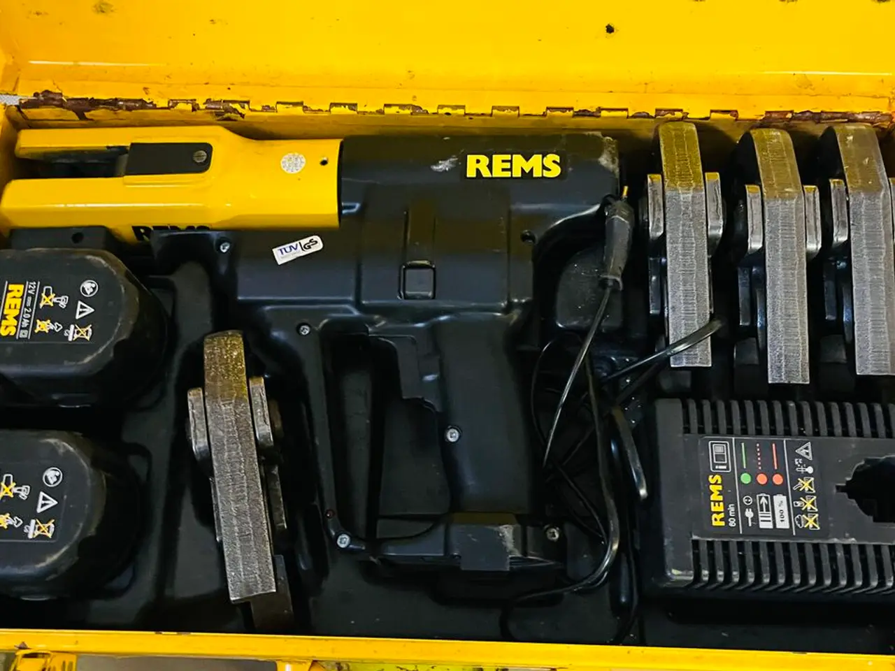 Billede 1 - Akku-Press maskine (12V) REMS