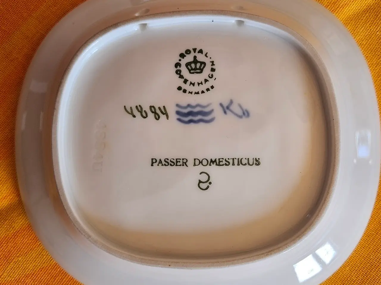 Billede 2 - Royal Copenhagen, lille platte med gråspurve