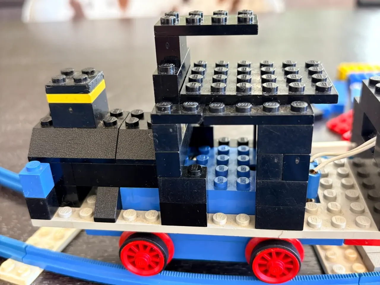 Billede 2 - LEGO 4,5V Tog, 1970 med motor, batterivogn m.m.