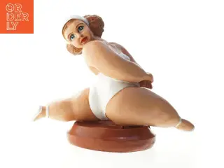Resinfigur af kvinde i yogastilling (str. 32 cm)