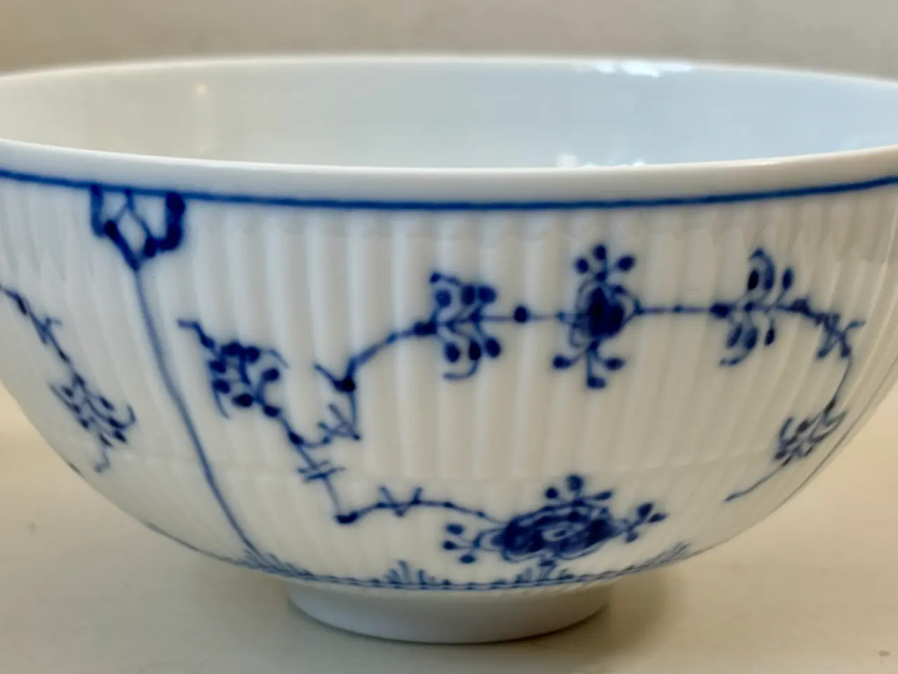 Billede 1 - Royal Copenhagen, muselmalet lille skål