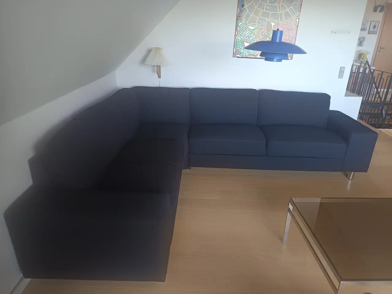 Billede 2 - Hjørnesofa i sort stof