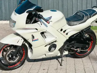 Honda CBR600 F2 PC25 1995