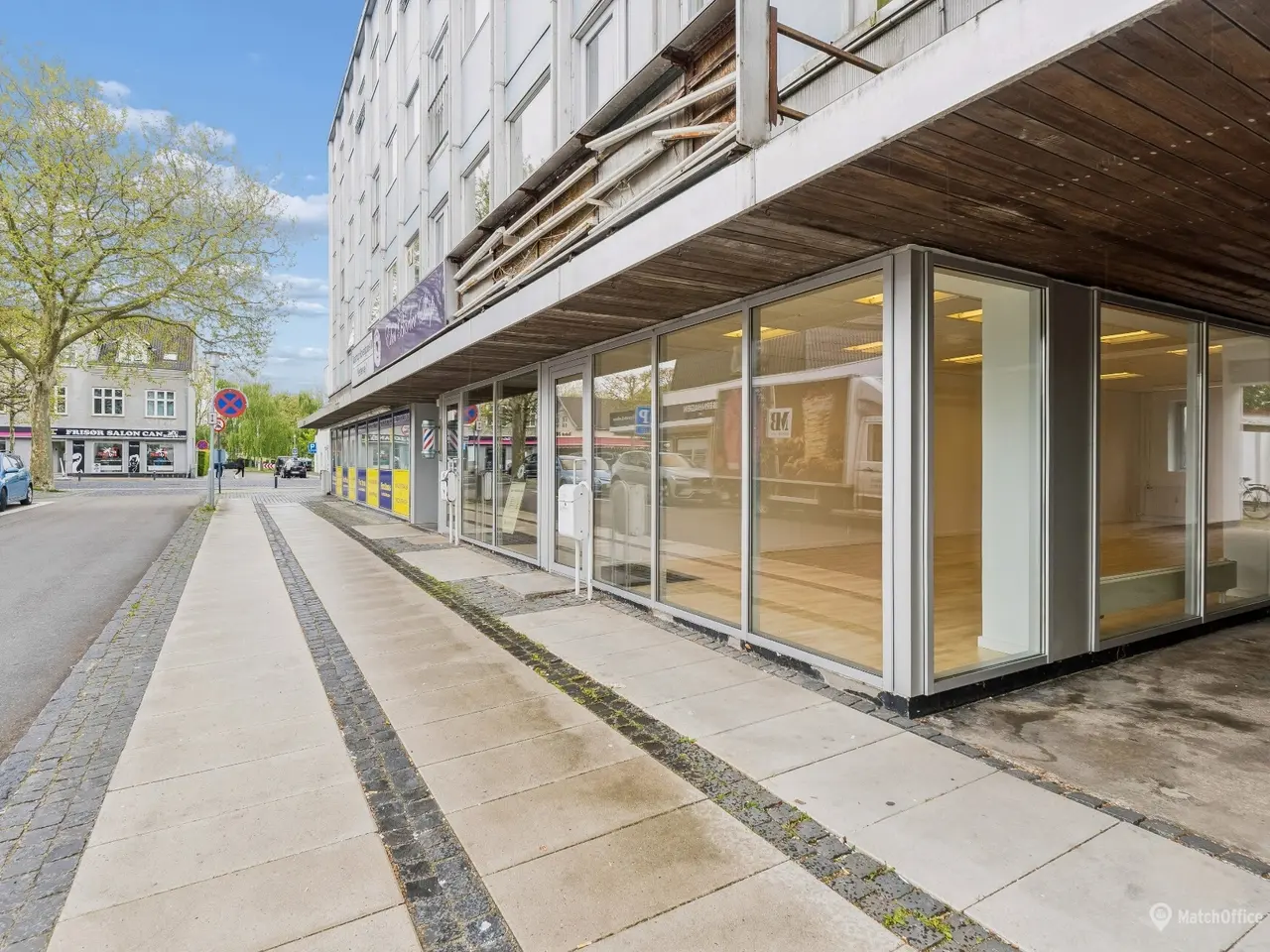 Billede 2 - Charmerende og lyst butikslokale med stor synlig facade