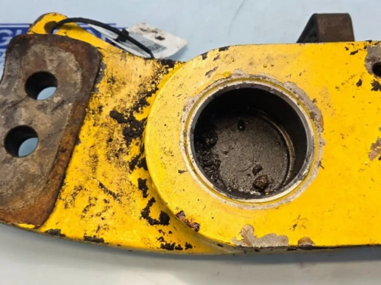 Billede 4 - New Holland LB115B Fastspændingsplade 85803617