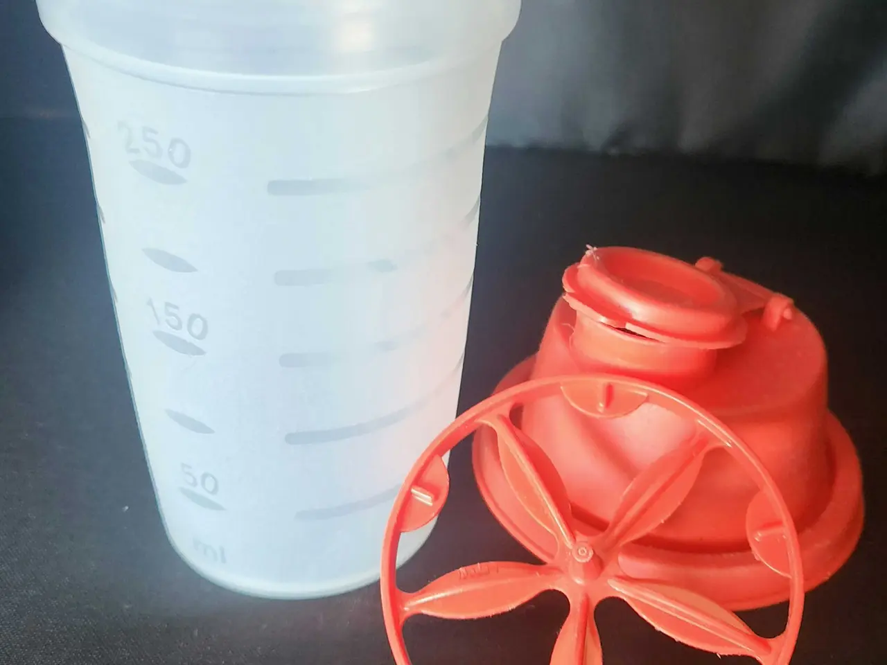 Billede 4 - Lille Rød Tupperware Shaker 