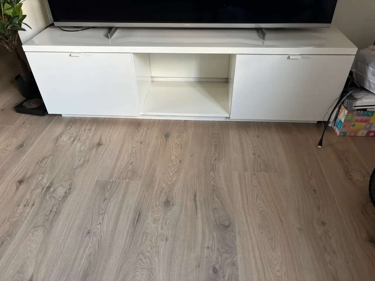 Billede 1 - TV bord med 2 skuffer