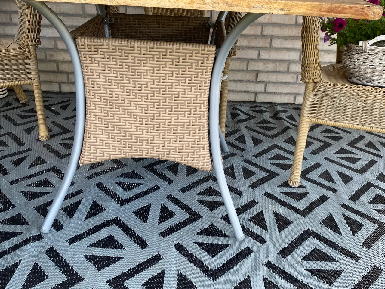Billede 2 - Havebord firkantet