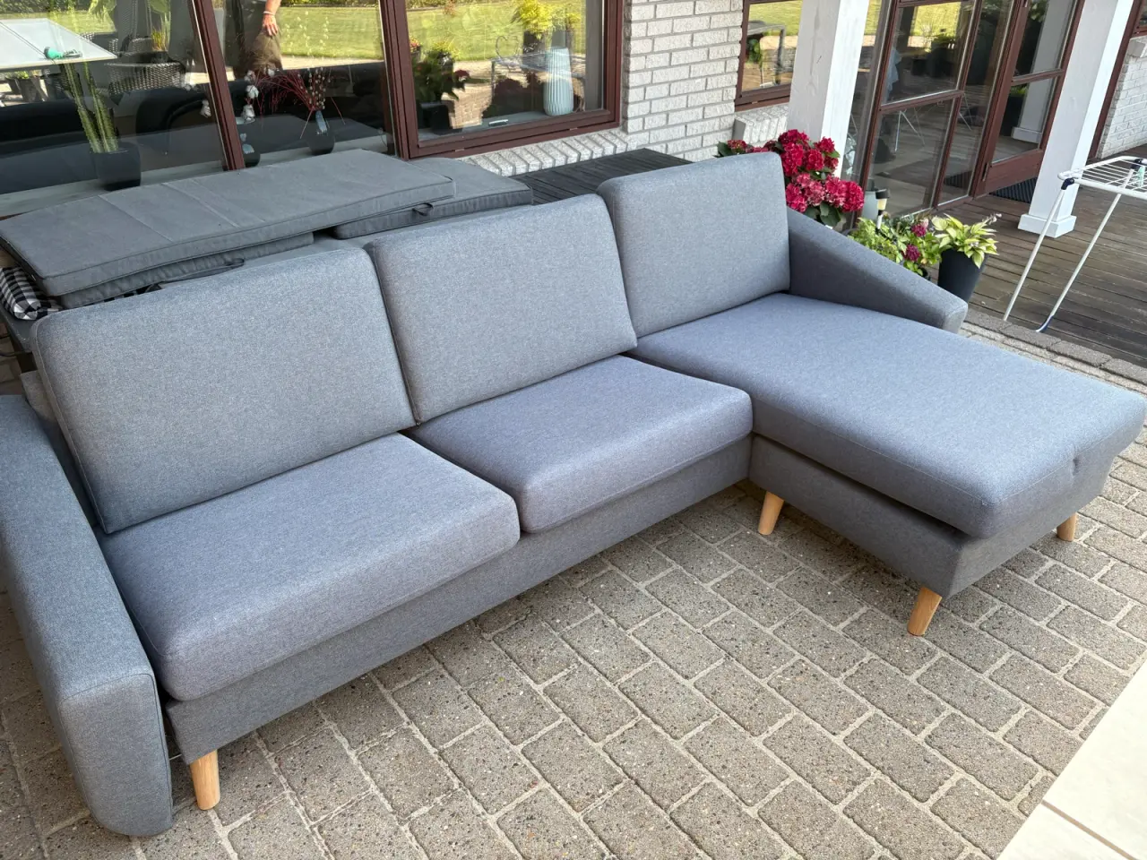 Billede 1 - Grå sofa med chaiselong