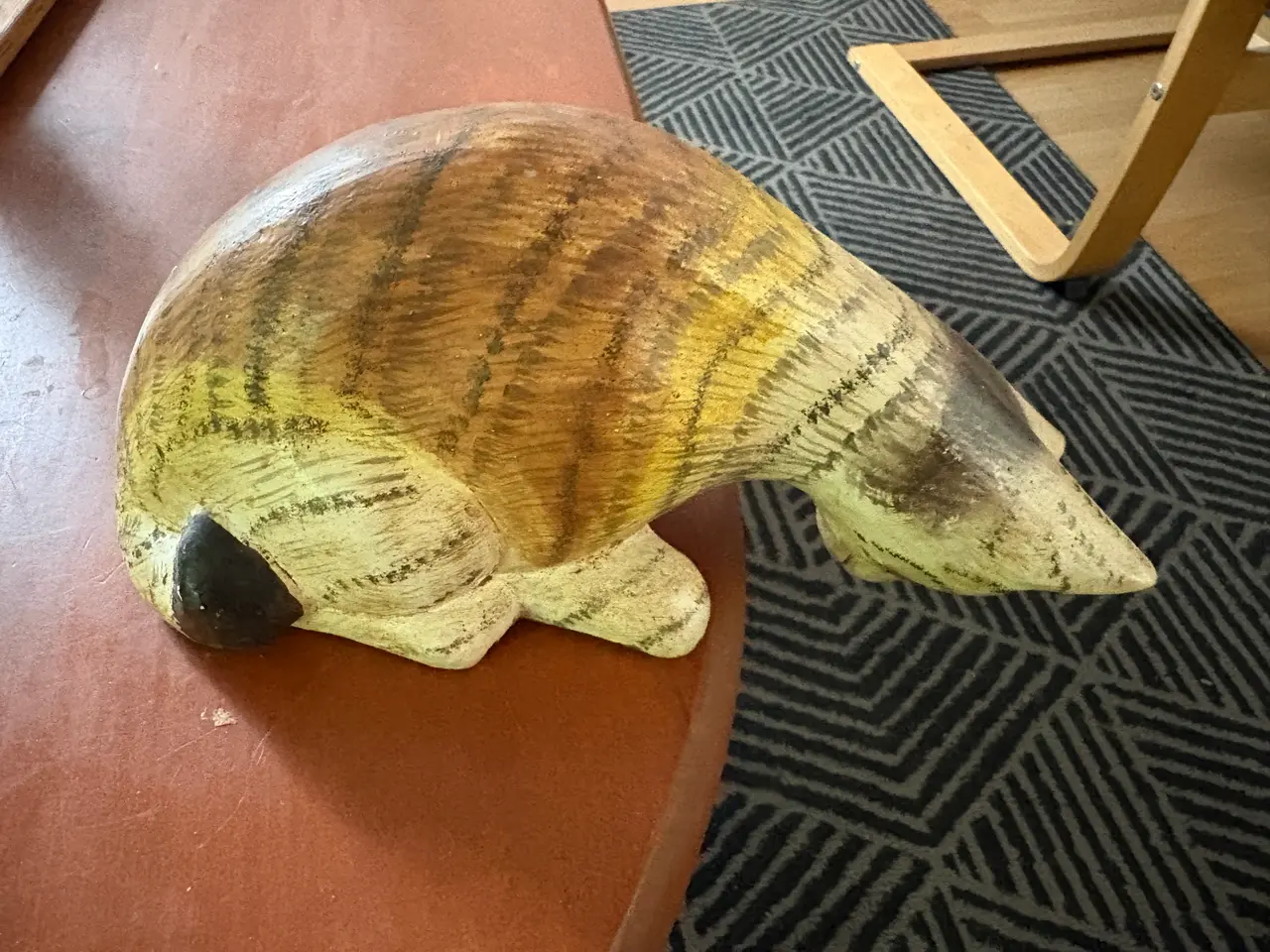 Billede 1 - Kat på bordkant