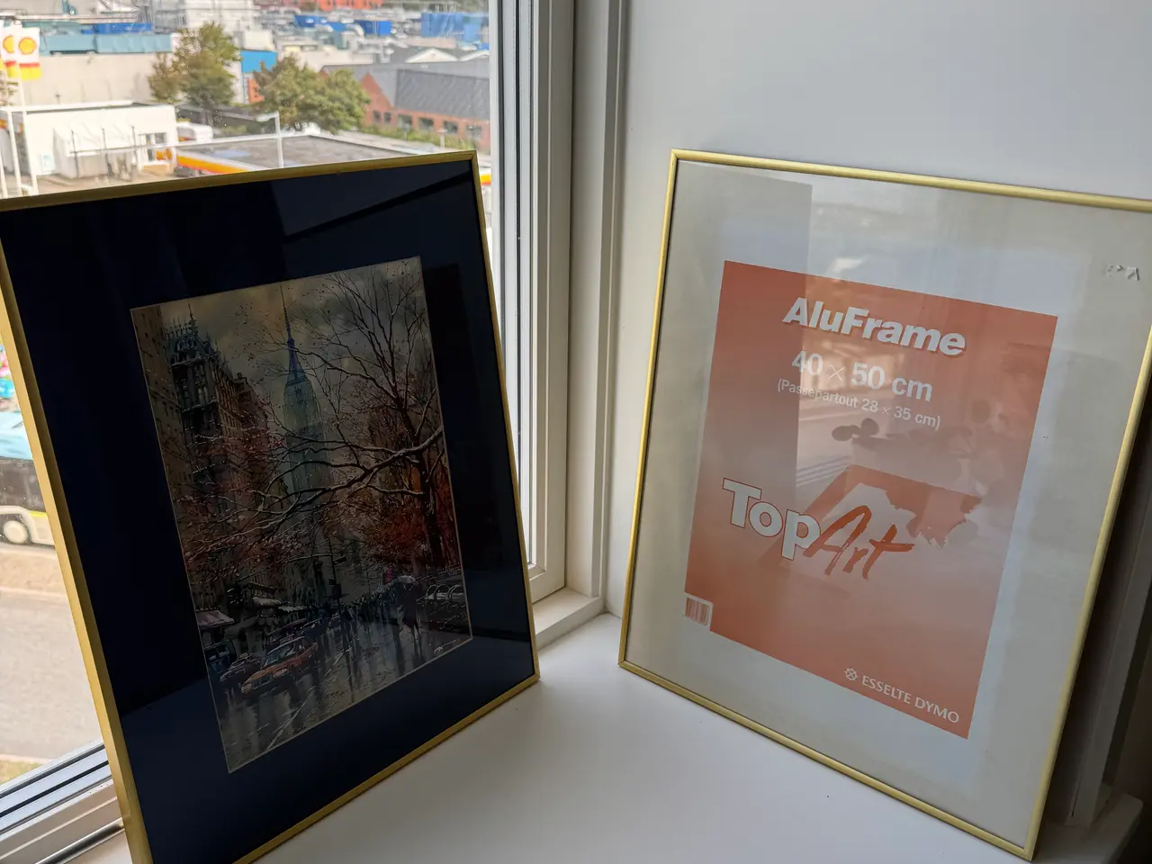 Billede 3 - 2 skifterammer, guld-farve, 40 x 50 cm.