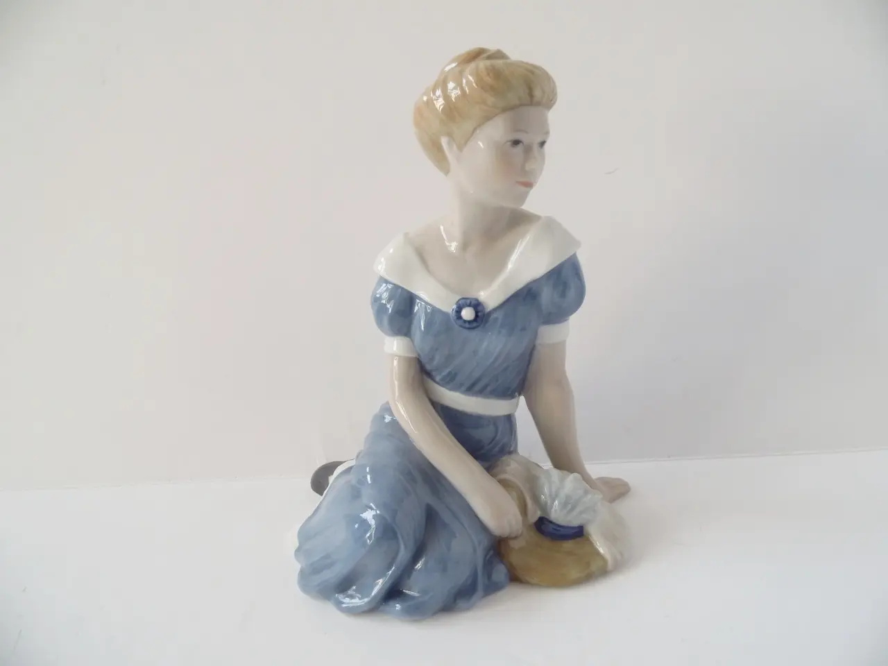 Billede 1 - Royal Copenhagen Kvindefigurer - 1000,00 kr/stk.