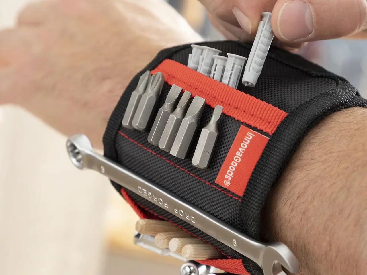 Billede 2 - Magnetisk armbånd til gør-det-selv WrisTool fra