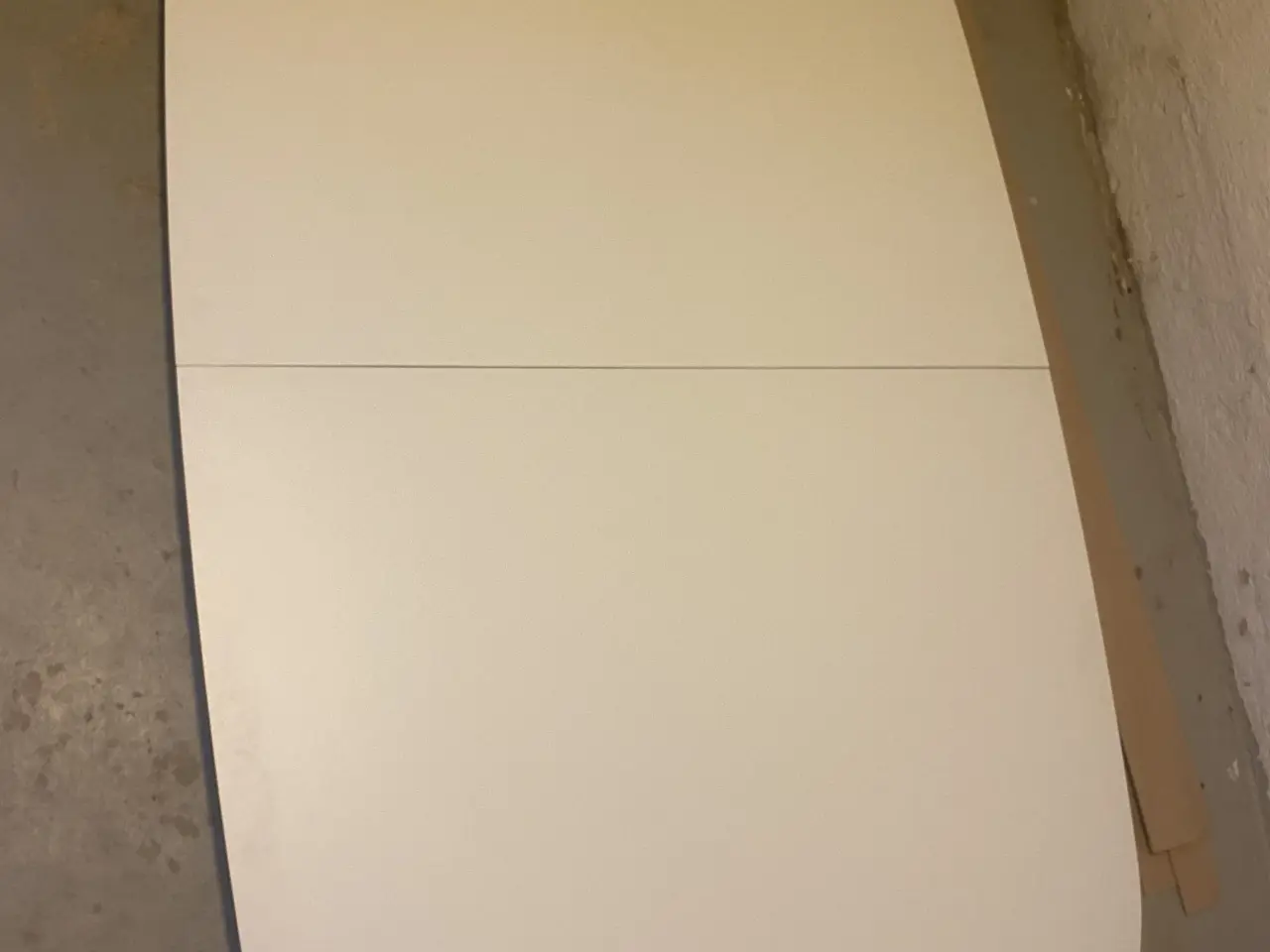 Billede 1 - Hvid spisebord med sort kant uden ben