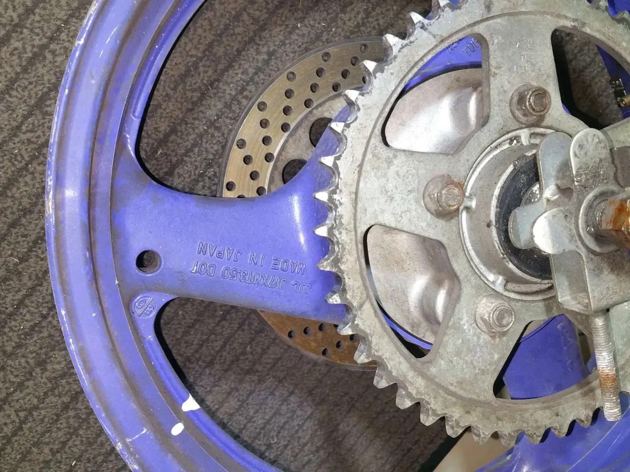 Billede 4 - Suzuki GSX 750 F årg. 88-97 Baghjul komplet