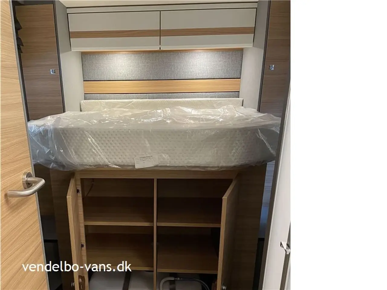 Billede 10 - 2026 - Dethleffs Just T 7052 DBM - 90 Year Fritstående dobbeltseng med ekstra stor garage neden under