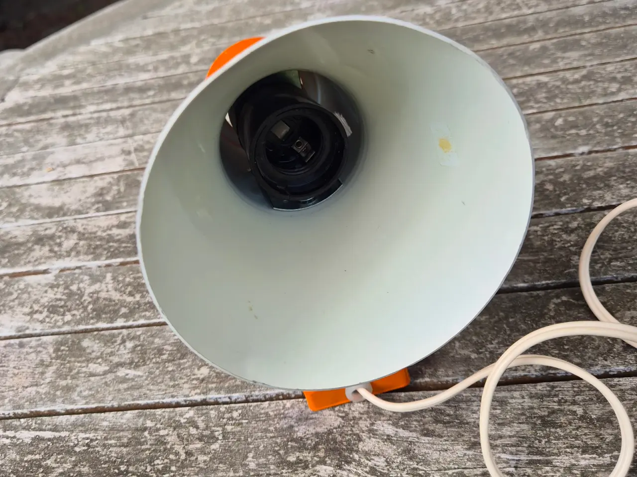 Billede 8 - Velholdt orange væglampe i dansk design