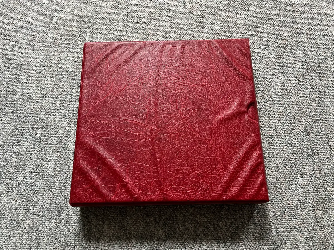 Billede 2 - Klassisk møntalbum i rød